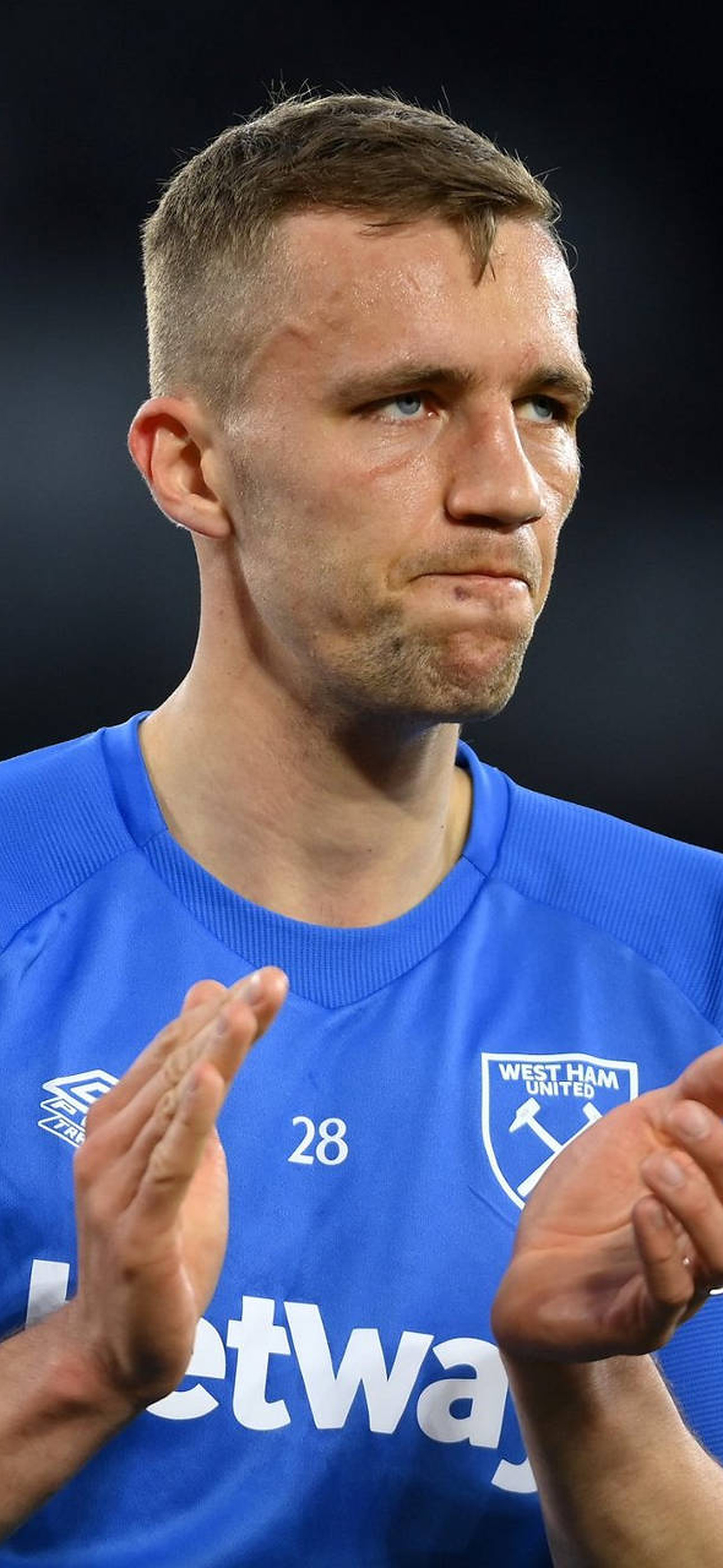 Tomas Soucek West Ham Clapping