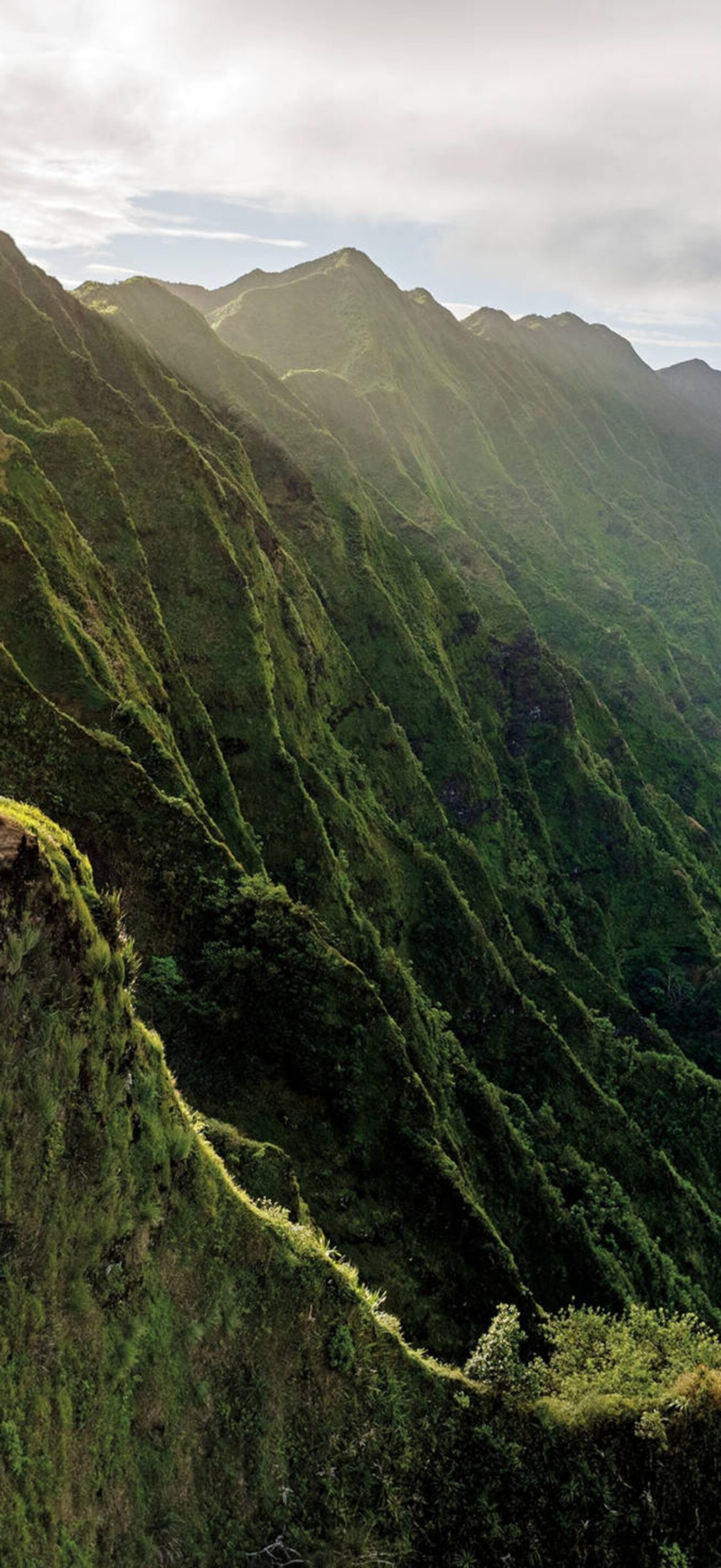 Beautiful Oahu Mountains Scenic Ultra HD iPhone 17 Nature Wallpaper