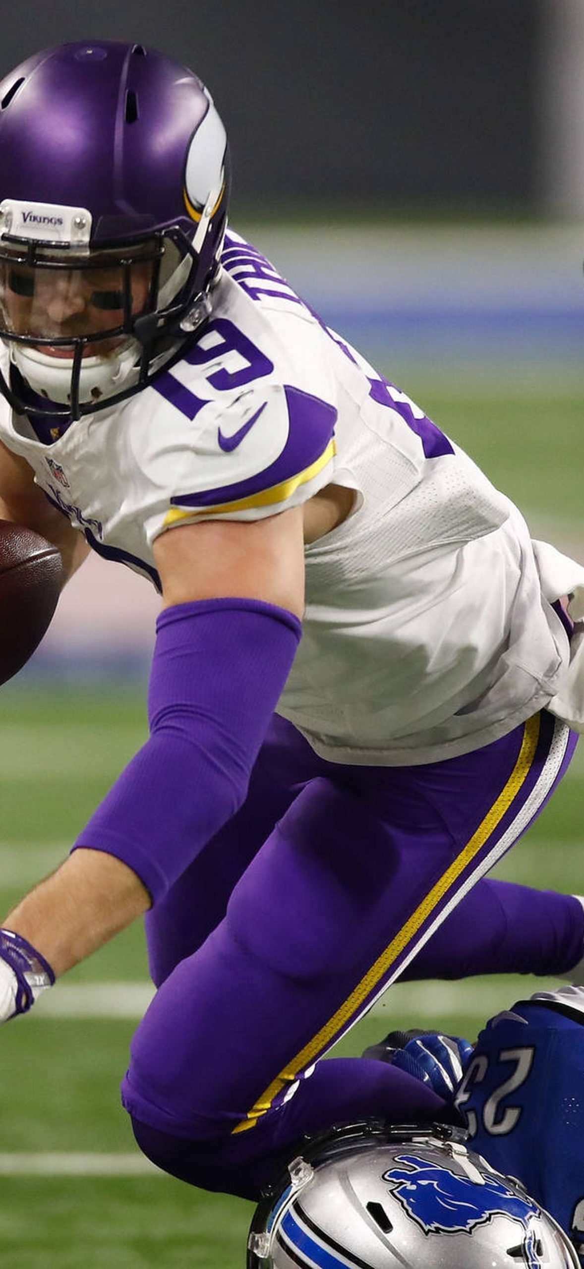 Adam Thielen Powerful Defense O1fz26cdi94c5oqa
