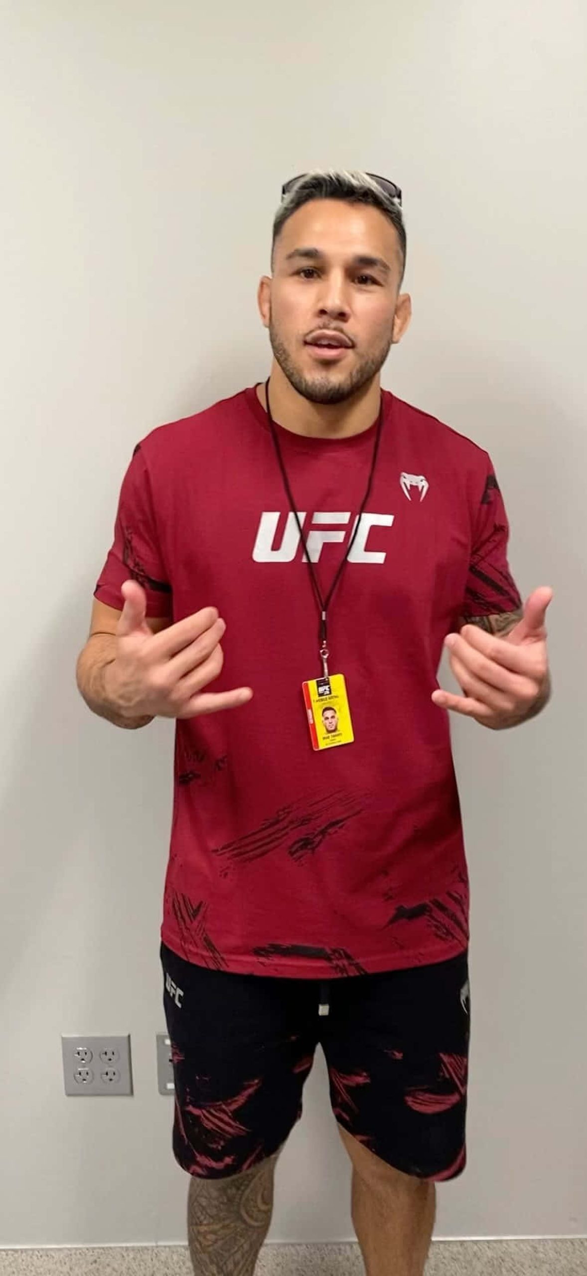 Brad Tavares in Phone U6jsv6jv4jau876j