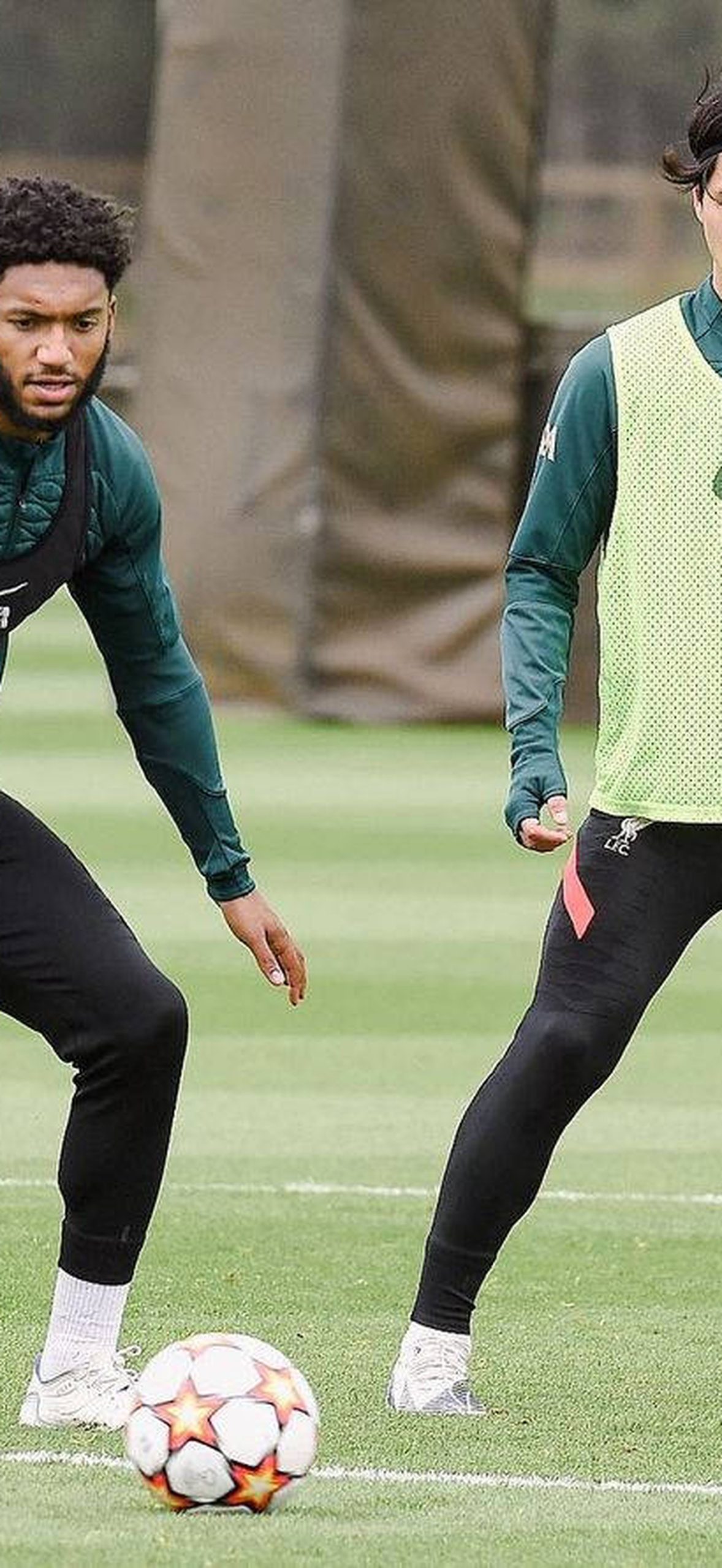 Gomez Training With Teammate Lcc9kf8wjppnk87g