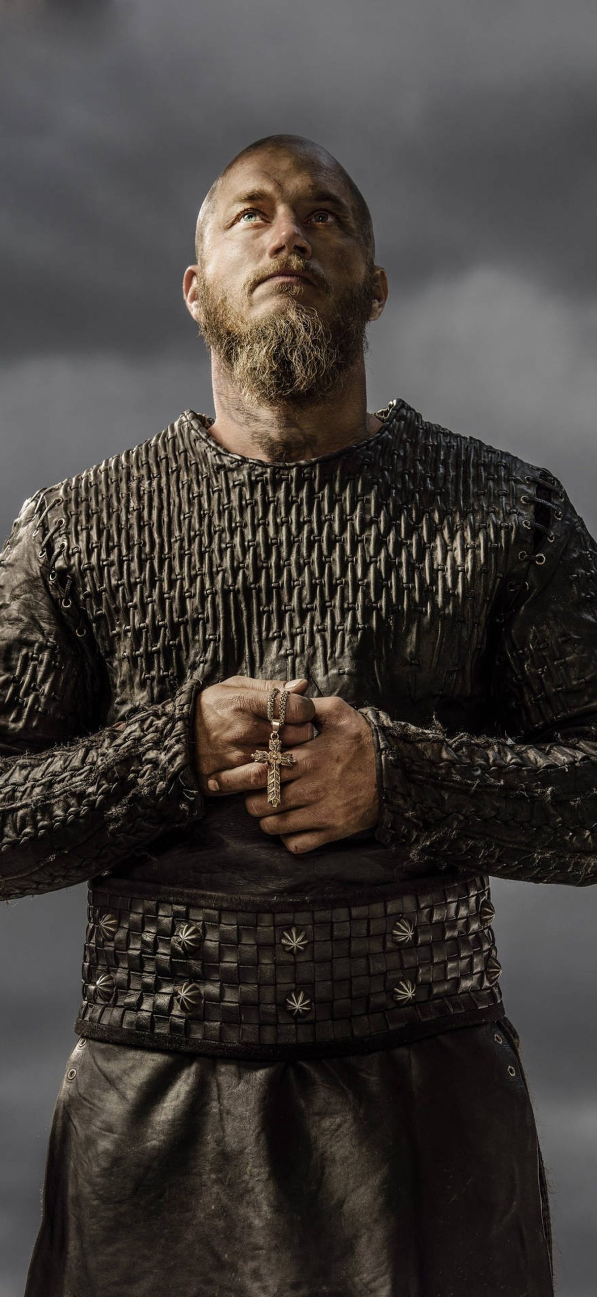 Ragnar Lothbrok 4k Vikings Holding Cross 46nwcbnxb6to70b7