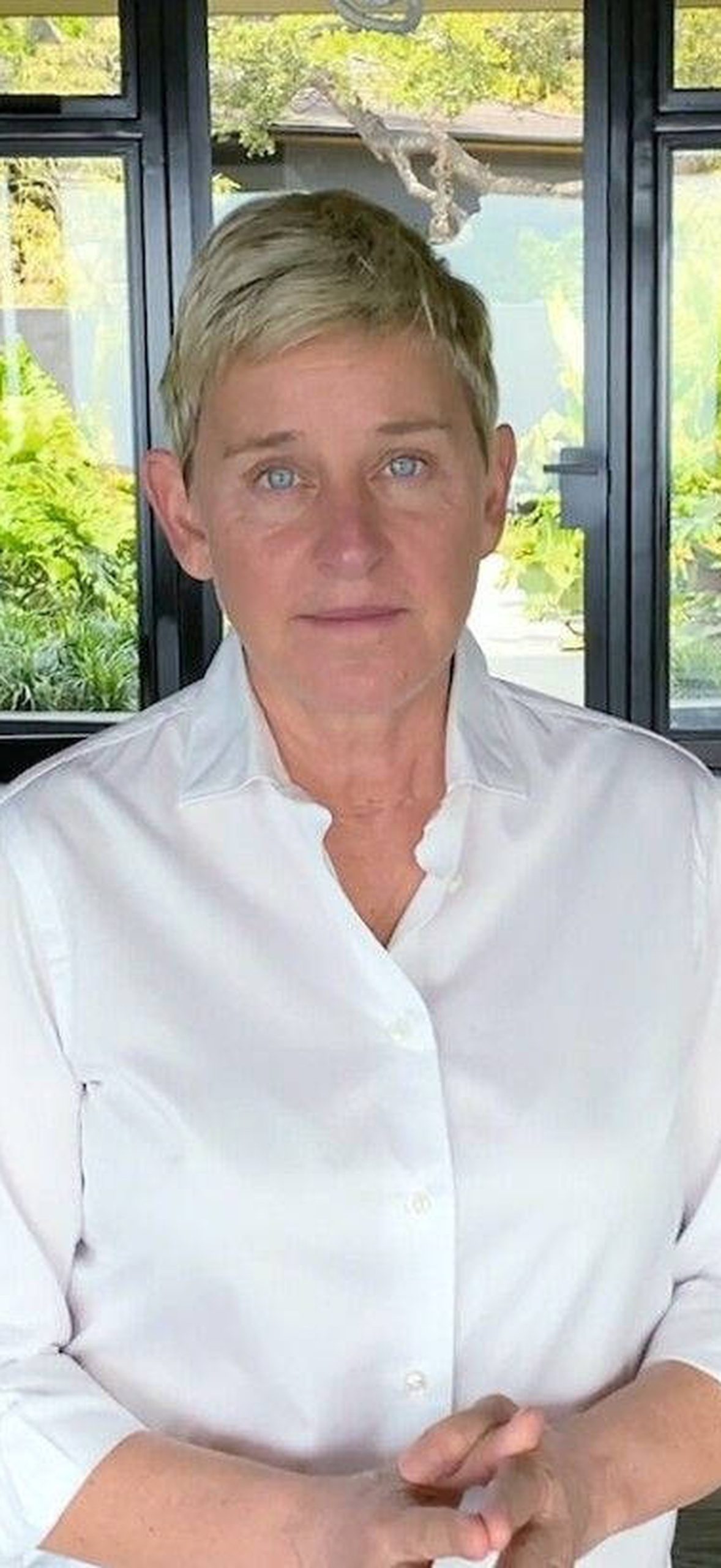 Ellen Show Host White Polo Te2f9w8sirp6f2ce