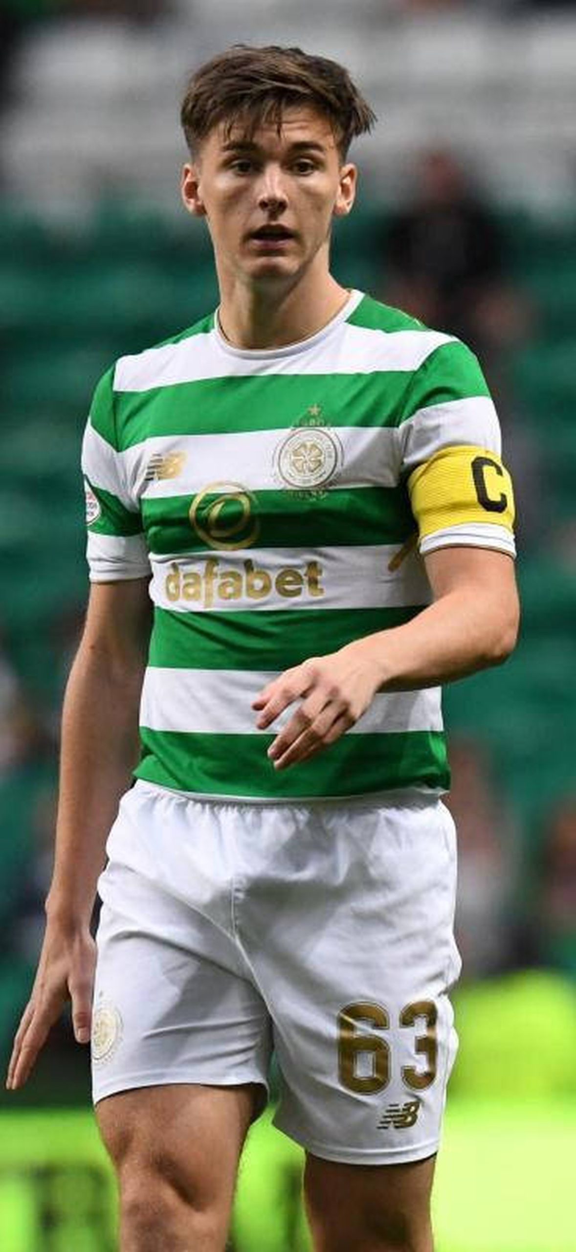 Walking Kieran Tierney 50d6hs7b8oxd92ri